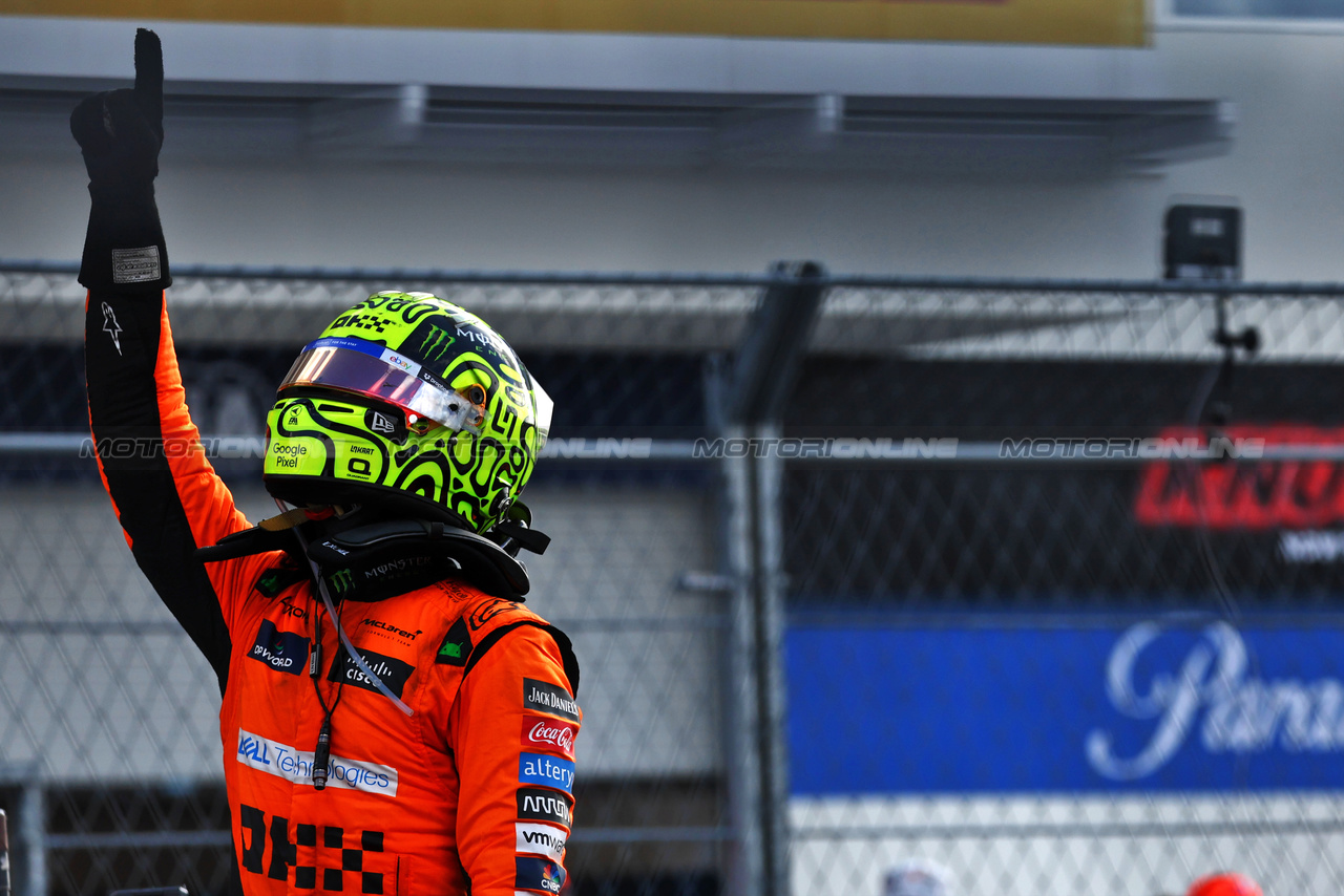 GP MIAMI, Gara winner Lando Norris (GBR) McLaren celebrates in parc ferme.

05.05.2024. Formula 1 World Championship, Rd 6, Miami Grand Prix, Miami, Florida, USA, Gara Day.

 - www.xpbimages.com, EMail: requests@xpbimages.com © Copyright: Staley / XPB Images