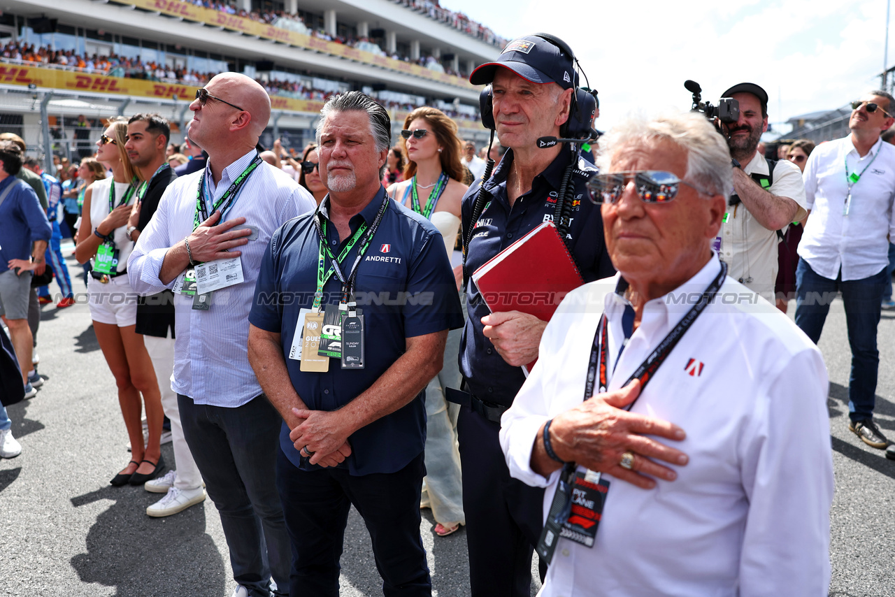 GP MIAMI, (L to R): Michael Andretti (USA) Andretti Global Chairman e CEO on the grid with Adrian Newey (GBR) Red Bull Racing Chief Technical Officer e Mario Andretti (USA).

05.05.2024. Formula 1 World Championship, Rd 6, Miami Grand Prix, Miami, Florida, USA, Gara Day.

 - www.xpbimages.com, EMail: requests@xpbimages.com © Copyright: Staley / XPB Images