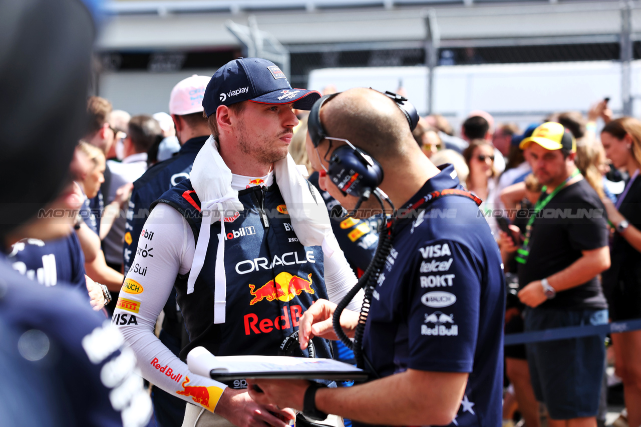 GP MIAMI, Max Verstappen (NLD) Red Bull Racing on the grid.

05.05.2024. Formula 1 World Championship, Rd 6, Miami Grand Prix, Miami, Florida, USA, Gara Day.

 - www.xpbimages.com, EMail: requests@xpbimages.com © Copyright: Staley / XPB Images