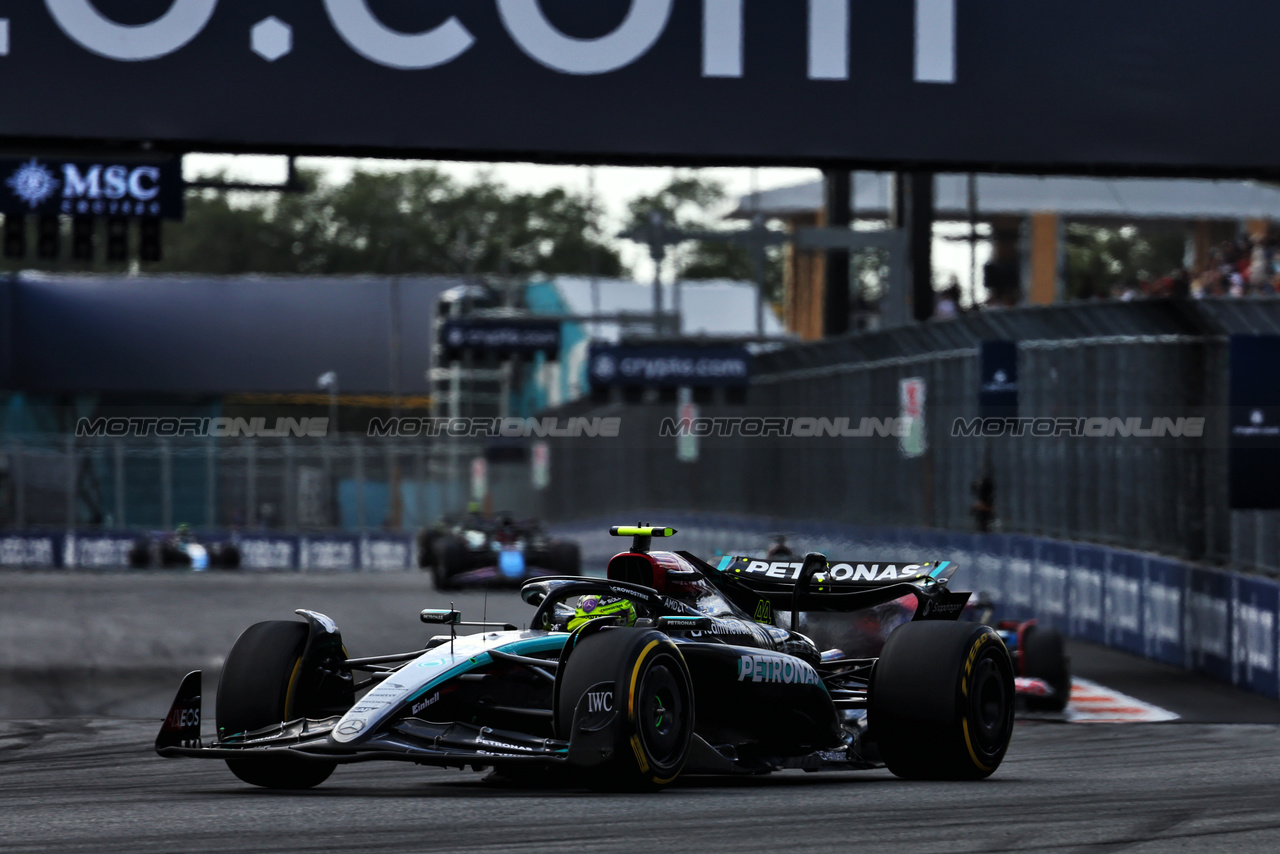 GP MIAMI, Lewis Hamilton (GBR) Mercedes AMG F1 W15.

05.05.2024. Formula 1 World Championship, Rd 6, Miami Grand Prix, Miami, Florida, USA, Gara Day.

 - www.xpbimages.com, EMail: requests@xpbimages.com © Copyright: Staley / XPB Images