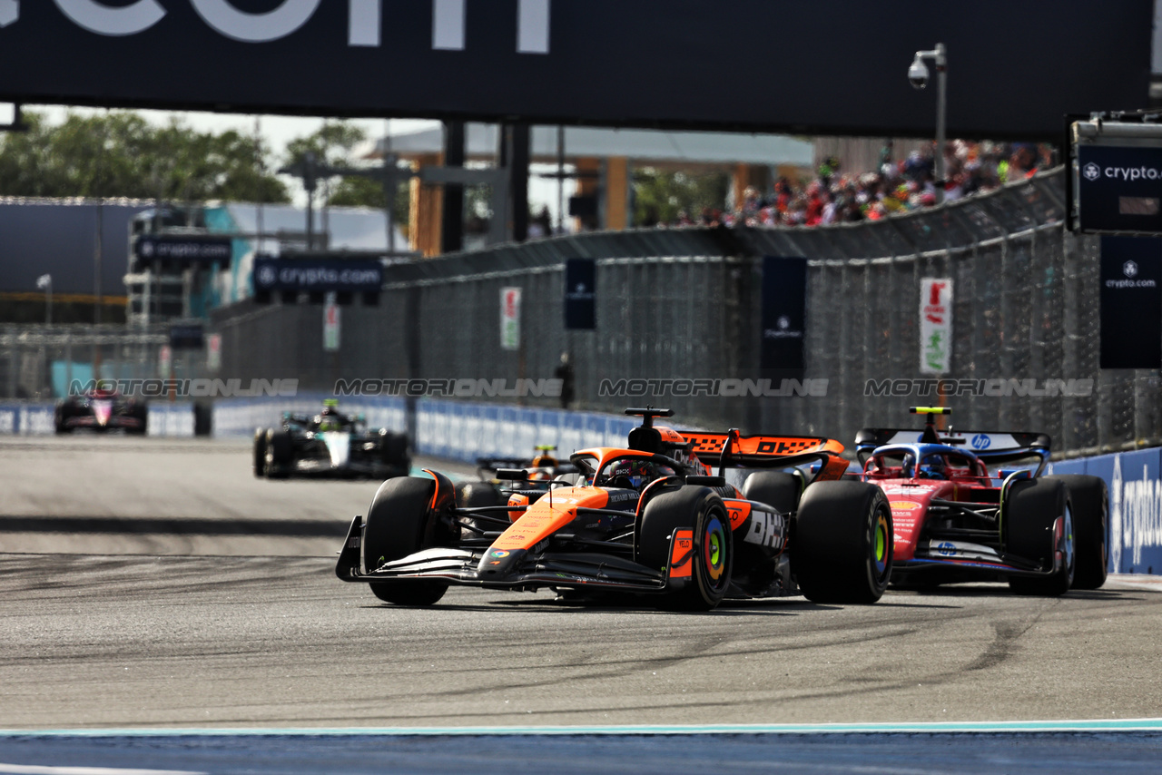 GP MIAMI, Oscar Piastri (AUS) McLaren MCL38.

05.05.2024. Formula 1 World Championship, Rd 6, Miami Grand Prix, Miami, Florida, USA, Gara Day.

 - www.xpbimages.com, EMail: requests@xpbimages.com © Copyright: Staley / XPB Images