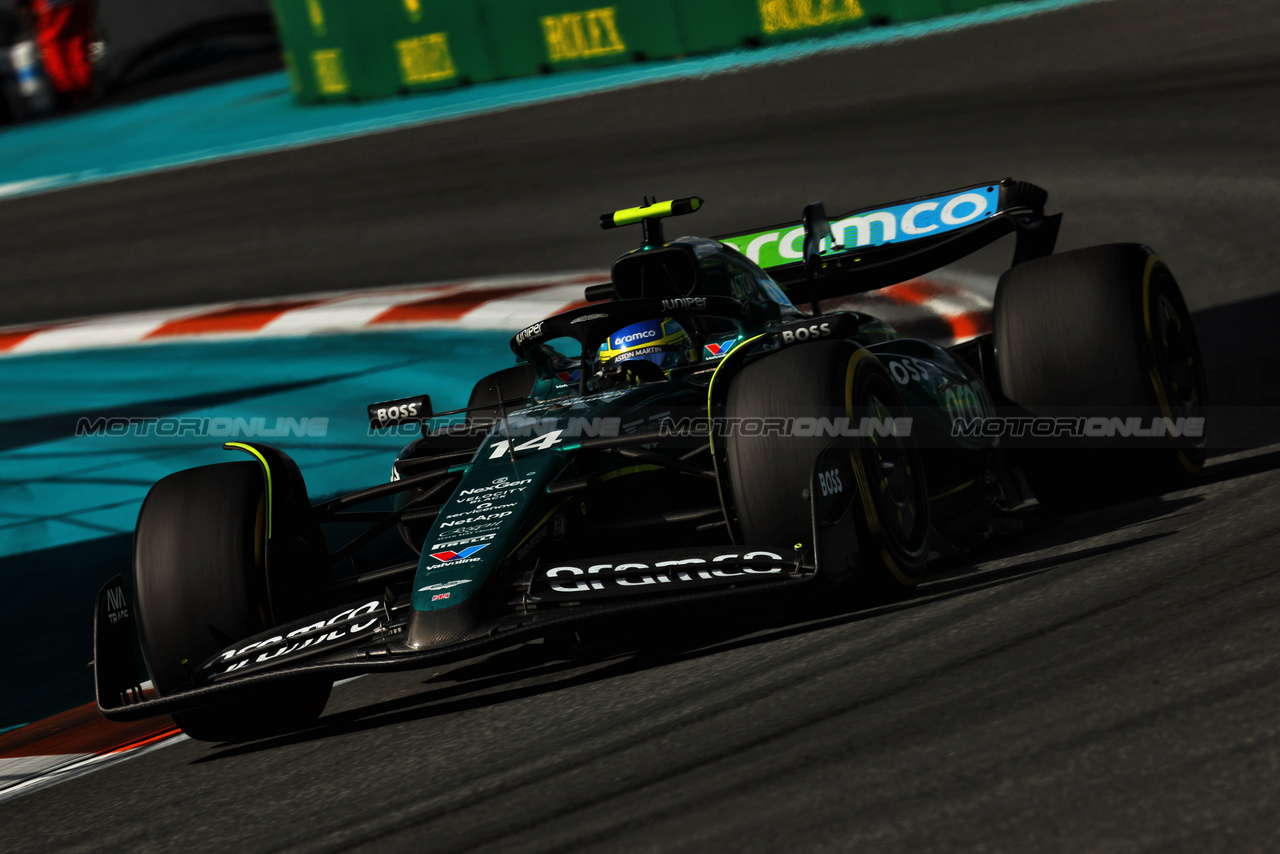 GP MIAMI, Fernando Alonso (ESP) Aston Martin F1 Team AMR24.

05.05.2024. Formula 1 World Championship, Rd 6, Miami Grand Prix, Miami, Florida, USA, Gara Day.

 - www.xpbimages.com, EMail: requests@xpbimages.com © Copyright: Staley / XPB Images