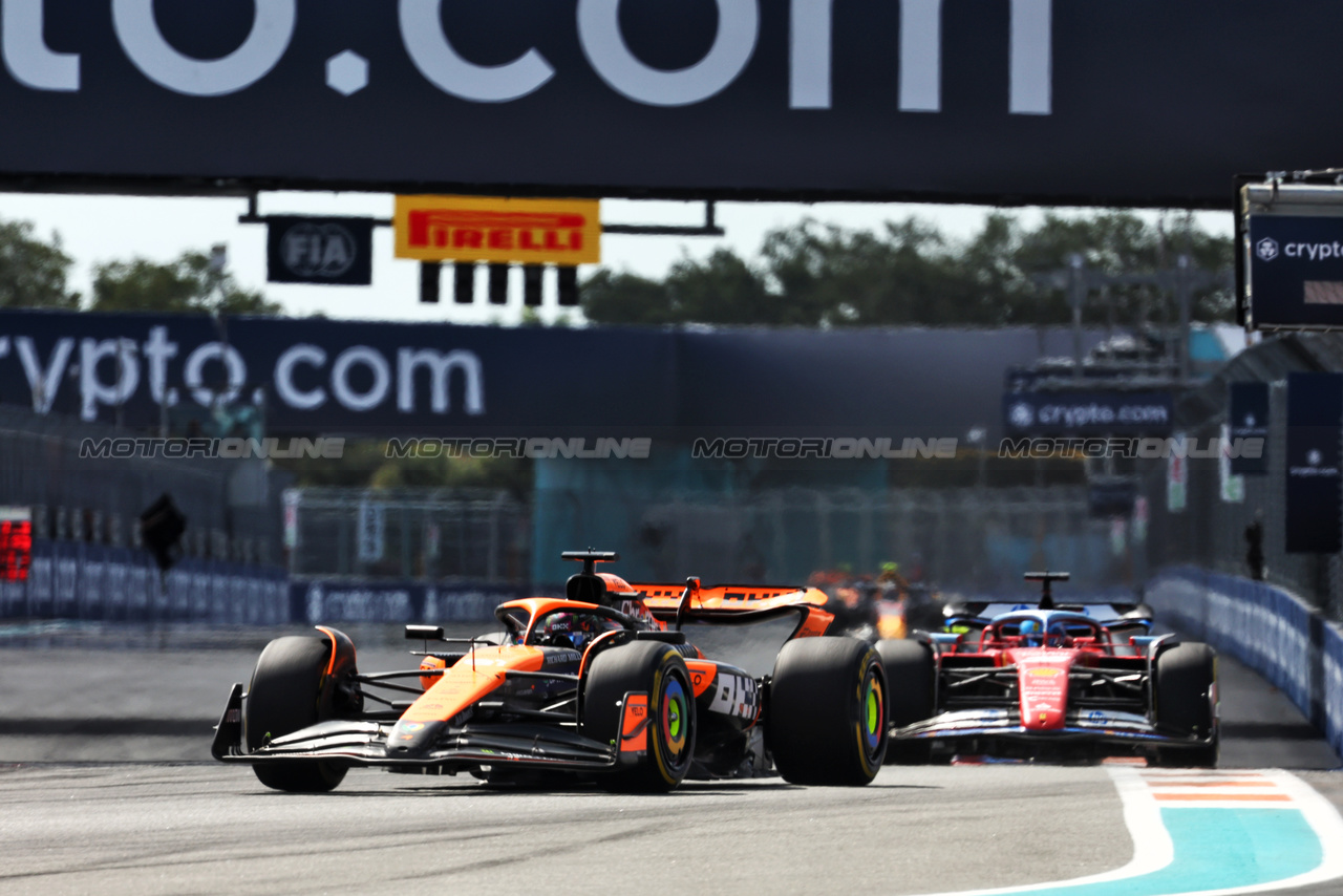 GP MIAMI, Oscar Piastri (AUS) McLaren MCL38.

05.05.2024. Formula 1 World Championship, Rd 6, Miami Grand Prix, Miami, Florida, USA, Gara Day.

 - www.xpbimages.com, EMail: requests@xpbimages.com © Copyright: Staley / XPB Images