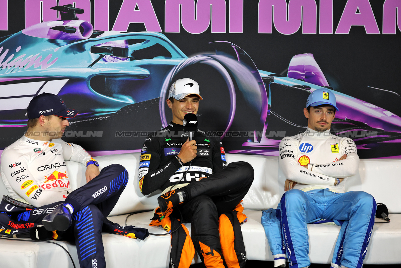 GP MIAMI, (L to R): Max Verstappen (NLD) Red Bull Racing; Lando Norris (GBR) McLaren; e Charles Leclerc (MON) Ferrari, in the post race FIA Press Conference.

05.05.2024. Formula 1 World Championship, Rd 6, Miami Grand Prix, Miami, Florida, USA, Gara Day.

- www.xpbimages.com, EMail: requests@xpbimages.com © Copyright: Bearne / XPB Images