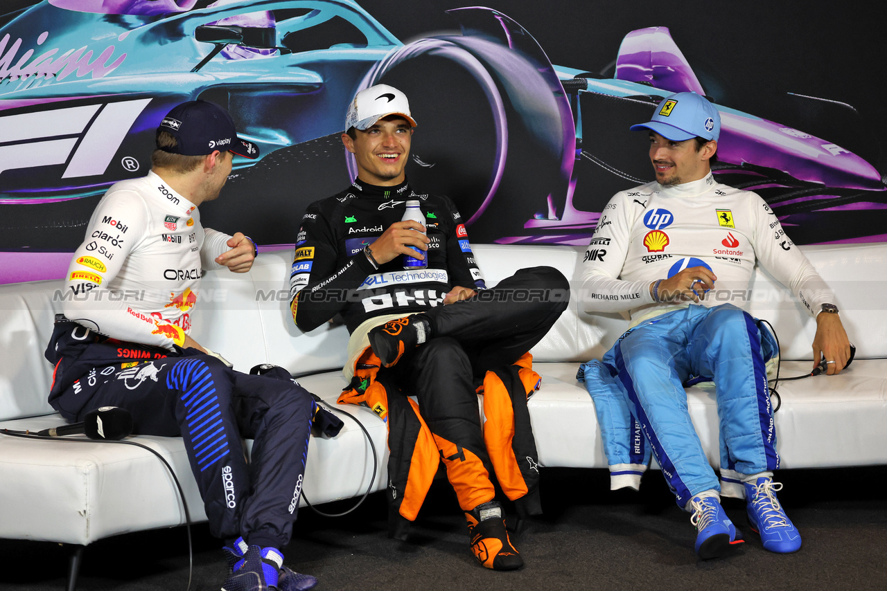 GP MIAMI, (L to R): Max Verstappen (NLD) Red Bull Racing; Lando Norris (GBR) McLaren; e Charles Leclerc (MON) Ferrari, in the post race FIA Press Conference.

05.05.2024. Formula 1 World Championship, Rd 6, Miami Grand Prix, Miami, Florida, USA, Gara Day.

- www.xpbimages.com, EMail: requests@xpbimages.com © Copyright: Bearne / XPB Images