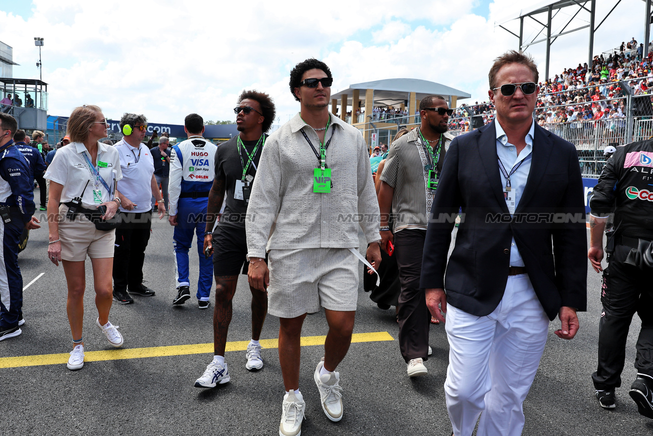 GP MIAMI, griglia VIPs.

05.05.2024. Formula 1 World Championship, Rd 6, Miami Grand Prix, Miami, Florida, USA, Gara Day.

- www.xpbimages.com, EMail: requests@xpbimages.com © Copyright: Moy / XPB Images