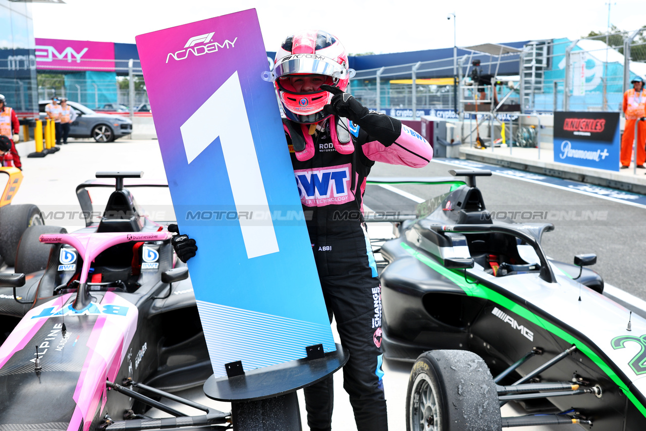 GP MIAMI, Gara winner Abbi Pulling (GBR) Rodin Motorsport celebrates in parc ferme.

05.05.2024. FIA Formula Academy, Rd 2, Gara 2, Miami, Florida, USA, Domenica.

- www.xpbimages.com, EMail: requests@xpbimages.com Copyright: XPB Images