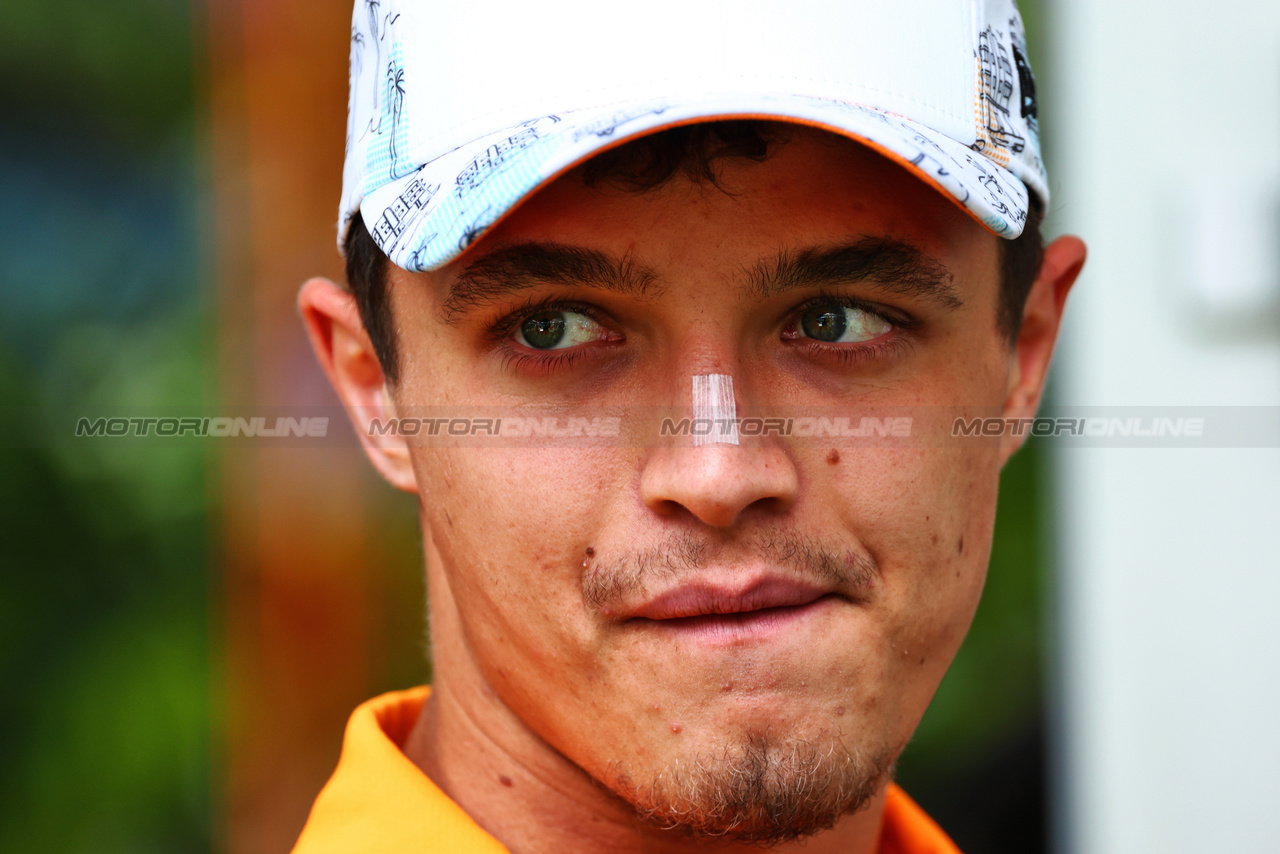 GP MIAMI, Lando Norris (GBR) McLaren.

05.05.2024. Formula 1 World Championship, Rd 6, Miami Grand Prix, Miami, Florida, USA, Gara Day.

 - www.xpbimages.com, EMail: requests@xpbimages.com © Copyright: Coates / XPB Images