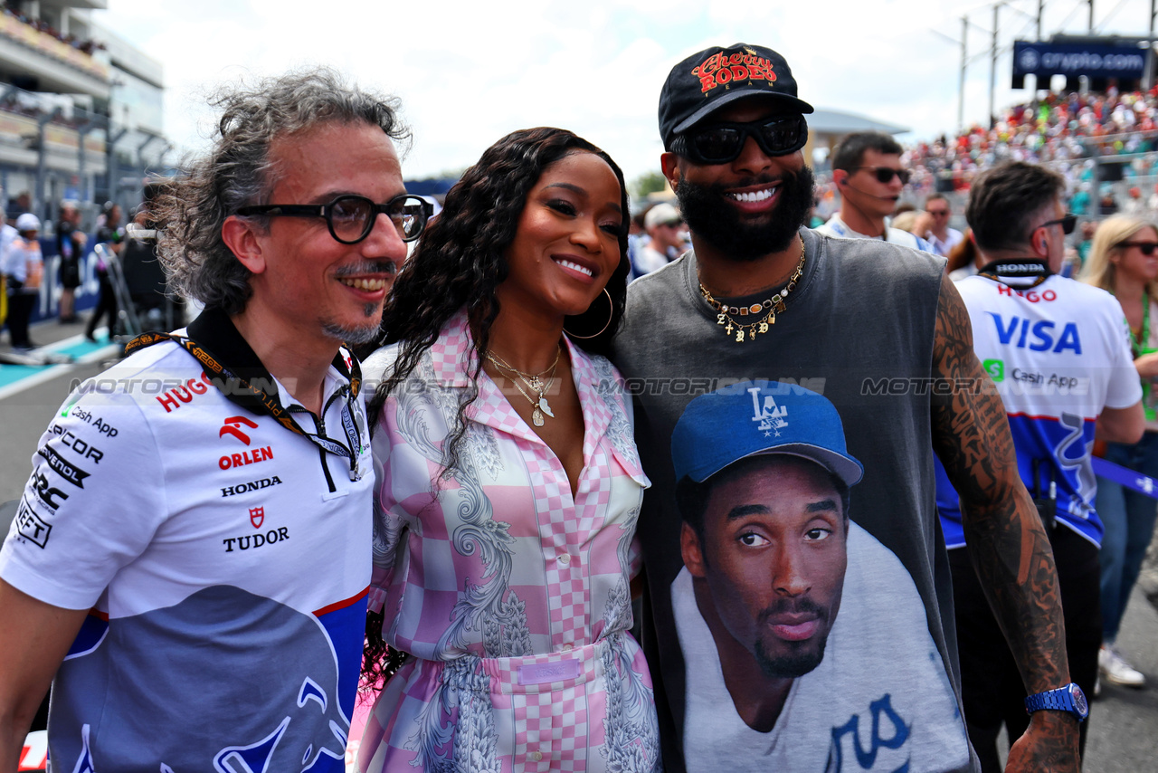 GP MIAMI, Laurent Mekies (FRA) RB Technical Director with VIP guests on the grid.

05.05.2024. Formula 1 World Championship, Rd 6, Miami Grand Prix, Miami, Florida, USA, Gara Day.

 - www.xpbimages.com, EMail: requests@xpbimages.com © Copyright: Coates / XPB Images