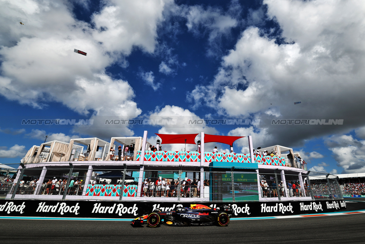 GP MIAMI, Max Verstappen (NLD) Red Bull Racing RB20.

05.05.2024. Formula 1 World Championship, Rd 6, Miami Grand Prix, Miami, Florida, USA, Gara Day.

 - www.xpbimages.com, EMail: requests@xpbimages.com © Copyright: Coates / XPB Images