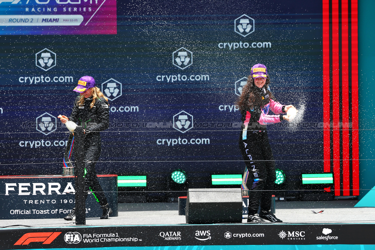 GP MIAMI, Doriane Pin (FRA) Prema Racing celebrates her third position on the podium with vincitore Abbi Pulling (GBR) Rodin Motorsport.

05.05.2024. FIA Formula Academy, Rd 2, Gara 2, Miami, Florida, USA, Domenica.

- www.xpbimages.com, EMail: requests@xpbimages.com Copyright: XPB Images