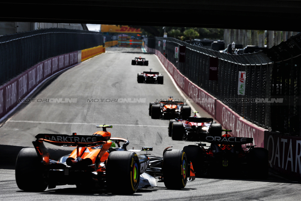 GP MIAMI, Lando Norris (GBR) McLaren MCL38.

05.05.2024. Formula 1 World Championship, Rd 6, Miami Grand Prix, Miami, Florida, USA, Gara Day.

 - www.xpbimages.com, EMail: requests@xpbimages.com © Copyright: Coates / XPB Images