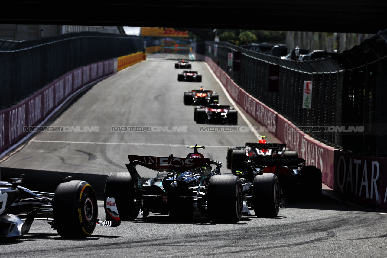 GP MIAMI, Lewis Hamilton (GBR) Mercedes AMG F1 W15.

05.05.2024. Formula 1 World Championship, Rd 6, Miami Grand Prix, Miami, Florida, USA, Gara Day.

 - www.xpbimages.com, EMail: requests@xpbimages.com © Copyright: Coates / XPB Images