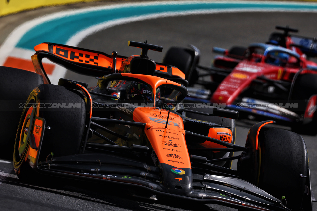 GP MIAMI, Oscar Piastri (AUS) McLaren MCL38.

05.05.2024. Formula 1 World Championship, Rd 6, Miami Grand Prix, Miami, Florida, USA, Gara Day.

 - www.xpbimages.com, EMail: requests@xpbimages.com © Copyright: Coates / XPB Images