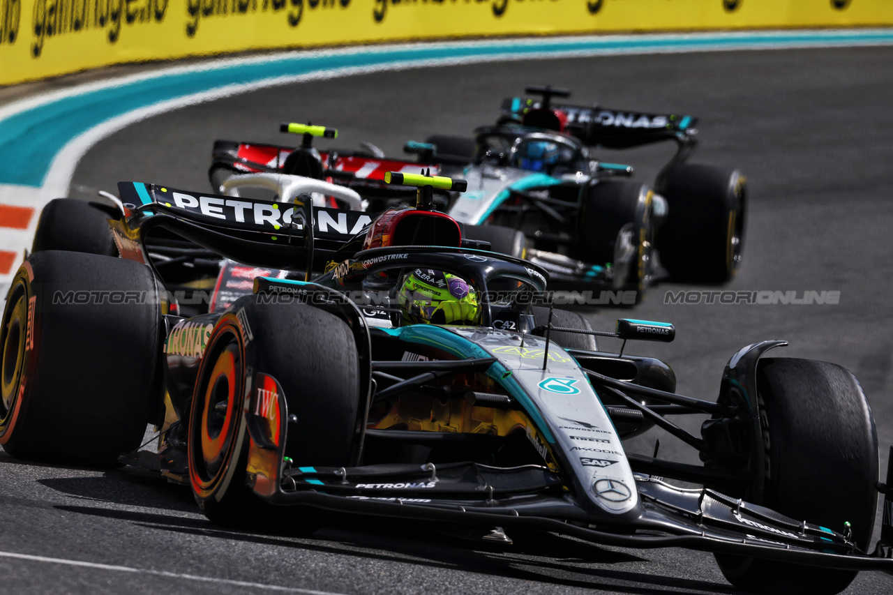 GP MIAMI, Lewis Hamilton (GBR) Mercedes AMG F1 W15.

05.05.2024. Formula 1 World Championship, Rd 6, Miami Grand Prix, Miami, Florida, USA, Gara Day.

 - www.xpbimages.com, EMail: requests@xpbimages.com © Copyright: Coates / XPB Images