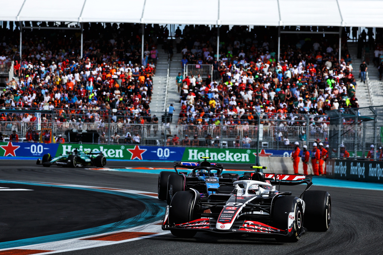 GP MIAMI, Nico Hulkenberg (GER) Haas VF-24.

05.05.2024. Formula 1 World Championship, Rd 6, Miami Grand Prix, Miami, Florida, USA, Gara Day.

 - www.xpbimages.com, EMail: requests@xpbimages.com © Copyright: Coates / XPB Images