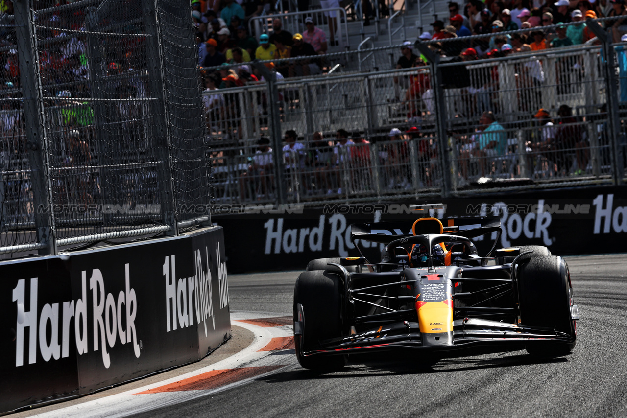 GP MIAMI, Max Verstappen (NLD) Red Bull Racing RB20.

05.05.2024. Formula 1 World Championship, Rd 6, Miami Grand Prix, Miami, Florida, USA, Gara Day.

 - www.xpbimages.com, EMail: requests@xpbimages.com © Copyright: Coates / XPB Images