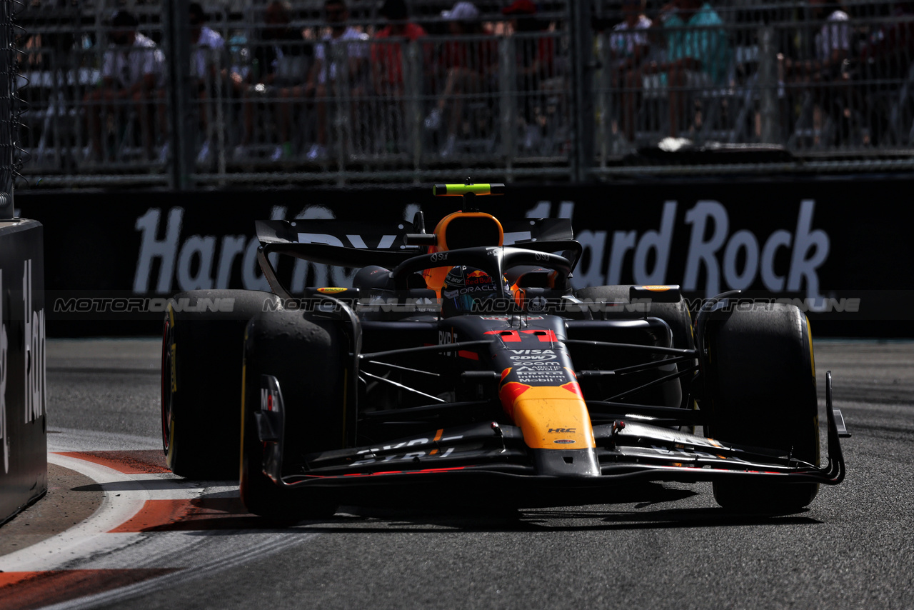 GP MIAMI, Sergio Perez (MEX) Red Bull Racing RB20.

05.05.2024. Formula 1 World Championship, Rd 6, Miami Grand Prix, Miami, Florida, USA, Gara Day.

 - www.xpbimages.com, EMail: requests@xpbimages.com © Copyright: Coates / XPB Images