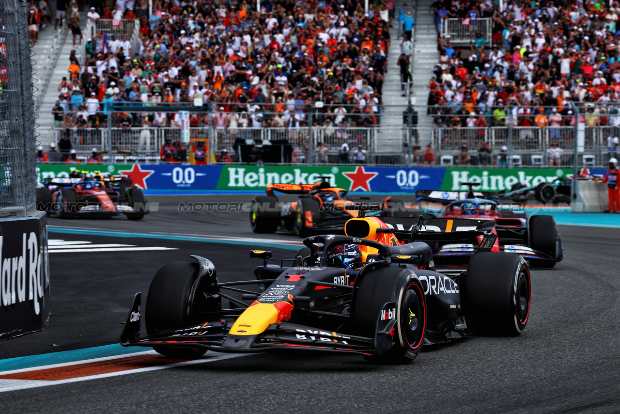 GP MIAMI, Max Verstappen (NLD) Red Bull Racing RB20.

05.05.2024. Formula 1 World Championship, Rd 6, Miami Grand Prix, Miami, Florida, USA, Gara Day.

 - www.xpbimages.com, EMail: requests@xpbimages.com © Copyright: Coates / XPB Images