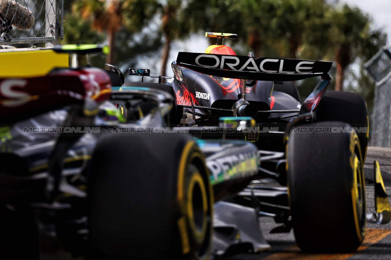 GP MIAMI, Sergio Perez (MEX) Red Bull Racing RB20.

05.05.2024. Formula 1 World Championship, Rd 6, Miami Grand Prix, Miami, Florida, USA, Gara Day.

 - www.xpbimages.com, EMail: requests@xpbimages.com © Copyright: Coates / XPB Images