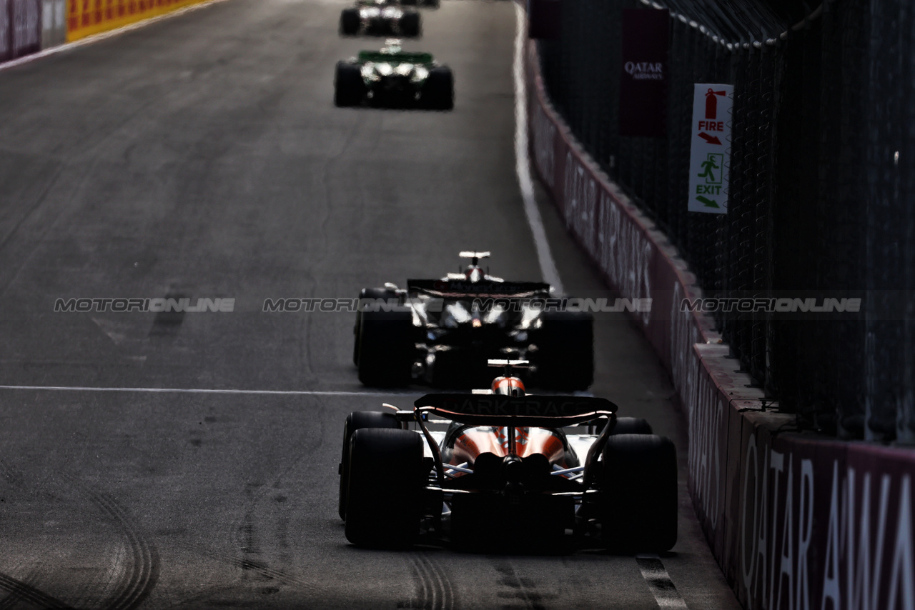 GP MIAMI, Oscar Piastri (AUS) McLaren MCL38.

05.05.2024. Formula 1 World Championship, Rd 6, Miami Grand Prix, Miami, Florida, USA, Gara Day.

 - www.xpbimages.com, EMail: requests@xpbimages.com © Copyright: Coates / XPB Images