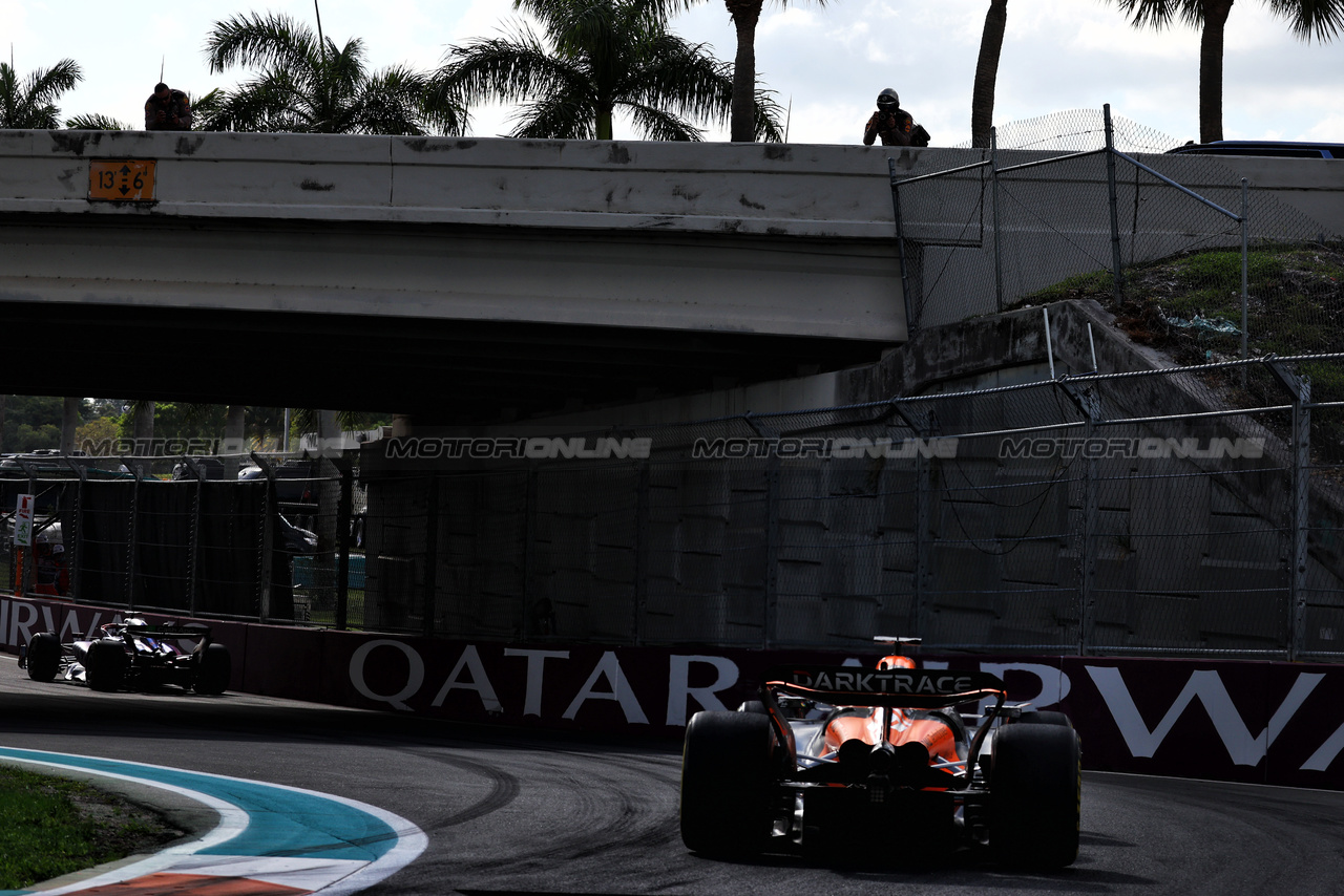 GP MIAMI, Oscar Piastri (AUS) McLaren MCL38.

05.05.2024. Formula 1 World Championship, Rd 6, Miami Grand Prix, Miami, Florida, USA, Gara Day.

 - www.xpbimages.com, EMail: requests@xpbimages.com © Copyright: Coates / XPB Images