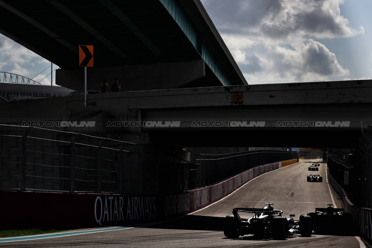 GP MIAMI, Alexander Albon (THA) Williams Racing FW46.

05.05.2024. Formula 1 World Championship, Rd 6, Miami Grand Prix, Miami, Florida, USA, Gara Day.

 - www.xpbimages.com, EMail: requests@xpbimages.com © Copyright: Coates / XPB Images