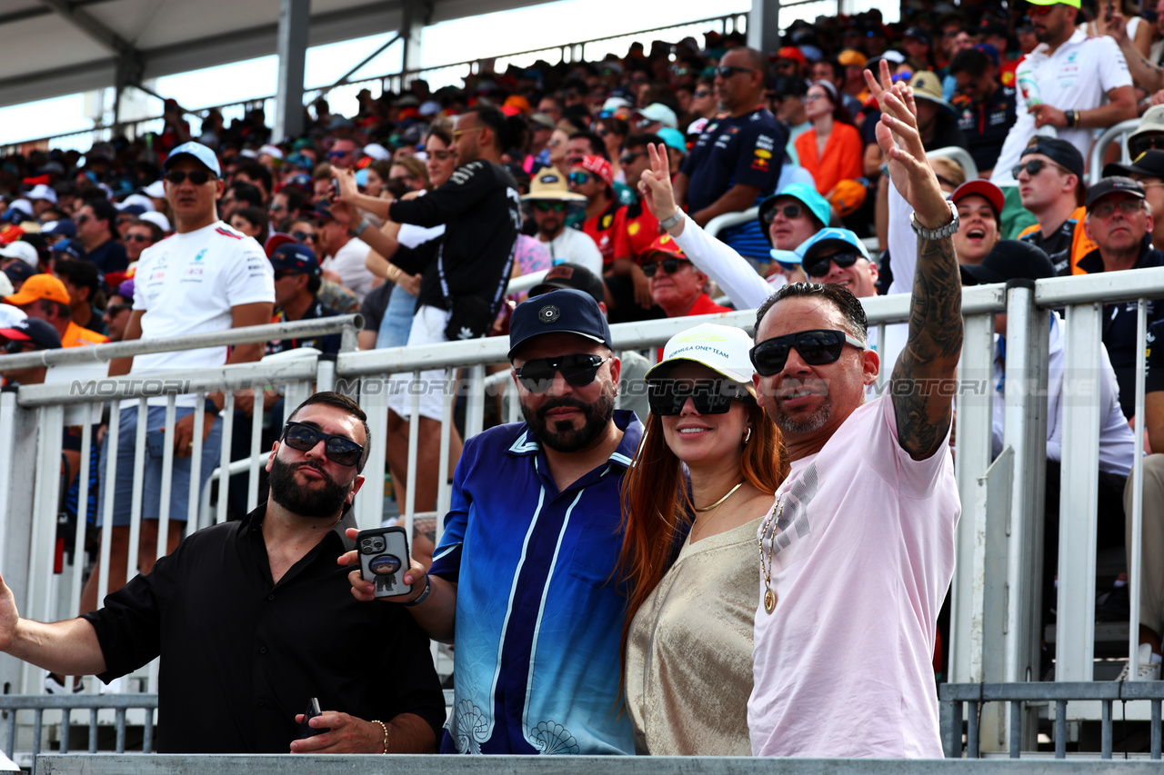 GP MIAMI, Circuit Atmosfera - fans in the grandstand.

05.05.2024. Formula 1 World Championship, Rd 6, Miami Grand Prix, Miami, Florida, USA, Gara Day.

 - www.xpbimages.com, EMail: requests@xpbimages.com © Copyright: Coates / XPB Images