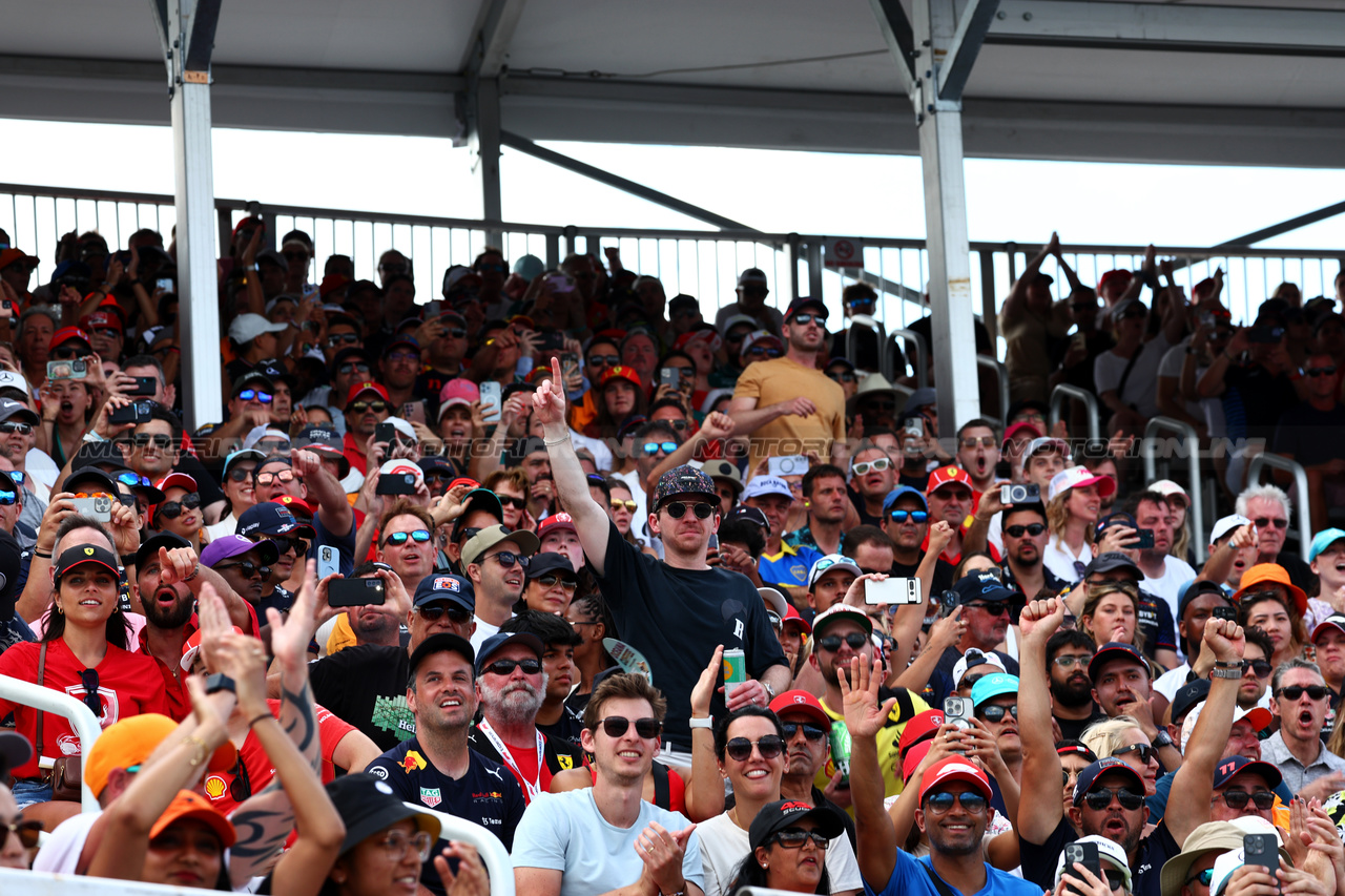 GP MIAMI, Circuit Atmosfera - fans in the grandstand.

05.05.2024. Formula 1 World Championship, Rd 6, Miami Grand Prix, Miami, Florida, USA, Gara Day.

 - www.xpbimages.com, EMail: requests@xpbimages.com © Copyright: Coates / XPB Images