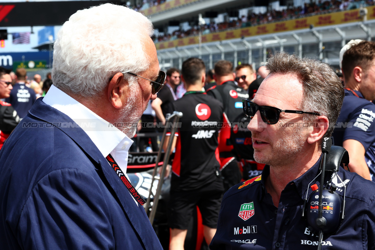 GP MIAMI, (L to R): Lawrence Stroll (CDN) Aston Martin F1 Team Investor with Christian Horner (GBR) Red Bull Racing Team Principal on the grid.

05.05.2024. Formula 1 World Championship, Rd 6, Miami Grand Prix, Miami, Florida, USA, Gara Day.

 - www.xpbimages.com, EMail: requests@xpbimages.com © Copyright: Coates / XPB Images