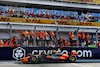 GP MIAMI, Gara winner Lando Norris (GBR) McLaren MCL38 celebrates as he passes his team at the end of the race.
05.05.2024. Formula 1 World Championship, Rd 6, Miami Grand Prix, Miami, Florida, USA, Gara Day.
 - www.xpbimages.com, EMail: requests@xpbimages.com © Copyright: Staley / XPB Images