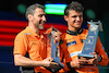 GP MIAMI, (L to R): Andrea Stella (ITA) McLaren Team Principal e vincitore Lando Norris (GBR) McLaren celebrate on the podium.
05.05.2024. Formula 1 World Championship, Rd 6, Miami Grand Prix, Miami, Florida, USA, Gara Day.
- www.xpbimages.com, EMail: requests@xpbimages.com © Copyright: Price / XPB Images