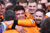 GP MIAMI, Gara winner Lando Norris (GBR) McLaren celebrates in parc ferme with Zak Brown (USA) McLaren Executive Director e the team.
05.05.2024. Formula 1 World Championship, Rd 6, Miami Grand Prix, Miami, Florida, USA, Gara Day.
- www.xpbimages.com, EMail: requests@xpbimages.com © Copyright: Charniaux / XPB Images