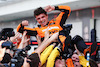 GP MIAMI, Gara winner Lando Norris (GBR) McLaren celebrates in parc ferme with the team.
05.05.2024. Formula 1 World Championship, Rd 6, Miami Grand Prix, Miami, Florida, USA, Gara Day.
- www.xpbimages.com, EMail: requests@xpbimages.com © Copyright: Charniaux / XPB Images