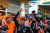 GP MIAMI, Gara winner Lando Norris (GBR) McLaren celebrates with the team.
05.05.2024. Formula 1 World Championship, Rd 6, Miami Grand Prix, Miami, Florida, USA, Gara Day.
 - www.xpbimages.com, EMail: requests@xpbimages.com © Copyright: Coates / XPB Images