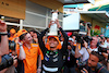 GP MIAMI, Gara winner Lando Norris (GBR) McLaren celebrates with the team.
05.05.2024. Formula 1 World Championship, Rd 6, Miami Grand Prix, Miami, Florida, USA, Gara Day.
 - www.xpbimages.com, EMail: requests@xpbimages.com © Copyright: Coates / XPB Images