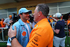 GP MIAMI, (L to R): Carlos Sainz Jr (ESP) Ferrari with Zak Brown (USA) McLaren Executive Director.
05.05.2024. Formula 1 World Championship, Rd 6, Miami Grand Prix, Miami, Florida, USA, Gara Day.
 - www.xpbimages.com, EMail: requests@xpbimages.com © Copyright: Coates / XPB Images