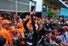 GP MIAMI, Gara winner Lando Norris (GBR) McLaren celebrates with the team.
05.05.2024. Formula 1 World Championship, Rd 6, Miami Grand Prix, Miami, Florida, USA, Gara Day.
 - www.xpbimages.com, EMail: requests@xpbimages.com © Copyright: Staley / XPB Images