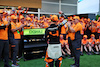 GP MIAMI, Gara winner Lando Norris (GBR) McLaren celebrates with the team.
05.05.2024. Formula 1 World Championship, Rd 6, Miami Grand Prix, Miami, Florida, USA, Gara Day.
 - www.xpbimages.com, EMail: requests@xpbimages.com © Copyright: Staley / XPB Images