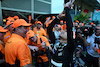 GP MIAMI, Gara winner Lando Norris (GBR) McLaren celebrates with the team.
05.05.2024. Formula 1 World Championship, Rd 6, Miami Grand Prix, Miami, Florida, USA, Gara Day.
- www.xpbimages.com, EMail: requests@xpbimages.com © Copyright: Bearne / XPB Images