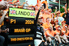 GP MIAMI, Gara winner Lando Norris (GBR) McLaren celebrates with the team.
05.05.2024. Formula 1 World Championship, Rd 6, Miami Grand Prix, Miami, Florida, USA, Gara Day.
- www.xpbimages.com, EMail: requests@xpbimages.com © Copyright: Bearne / XPB Images