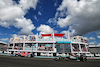 GP MIAMI, Charles Leclerc (MON) Ferrari SF-24 davanti a Lewis Hamilton (GBR) Mercedes AMG F1 W15.
05.05.2024. Formula 1 World Championship, Rd 6, Miami Grand Prix, Miami, Florida, USA, Gara Day.
 - www.xpbimages.com, EMail: requests@xpbimages.com © Copyright: Coates / XPB Images