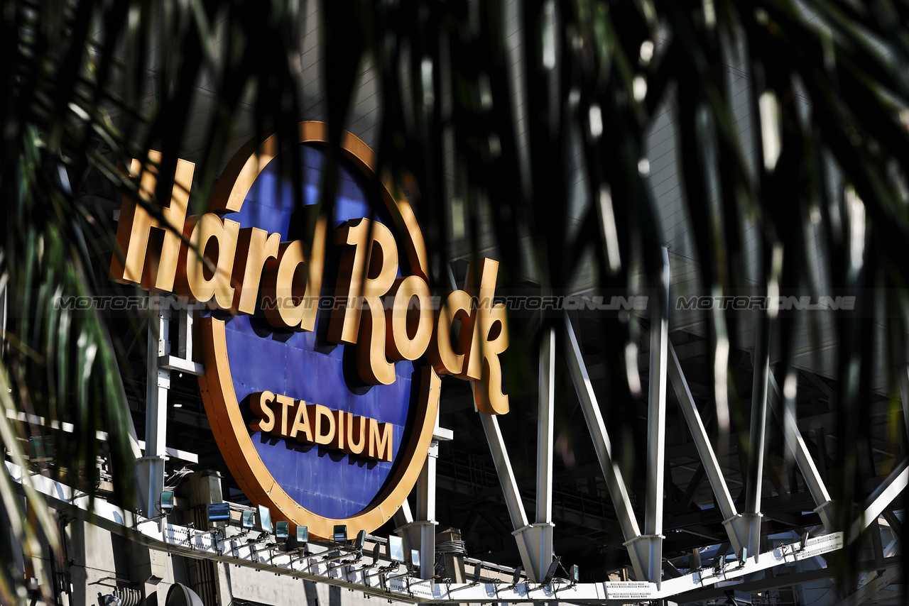 GP MIAMI, Circuit Atmosfera - Hard Rock Stadium / Paddock.

02.05.2024. Formula 1 World Championship, Rd 6, Miami Grand Prix, Miami, Florida, USA, Preparation Day.

- www.xpbimages.com, EMail: requests@xpbimages.com © Copyright: Moy / XPB Images