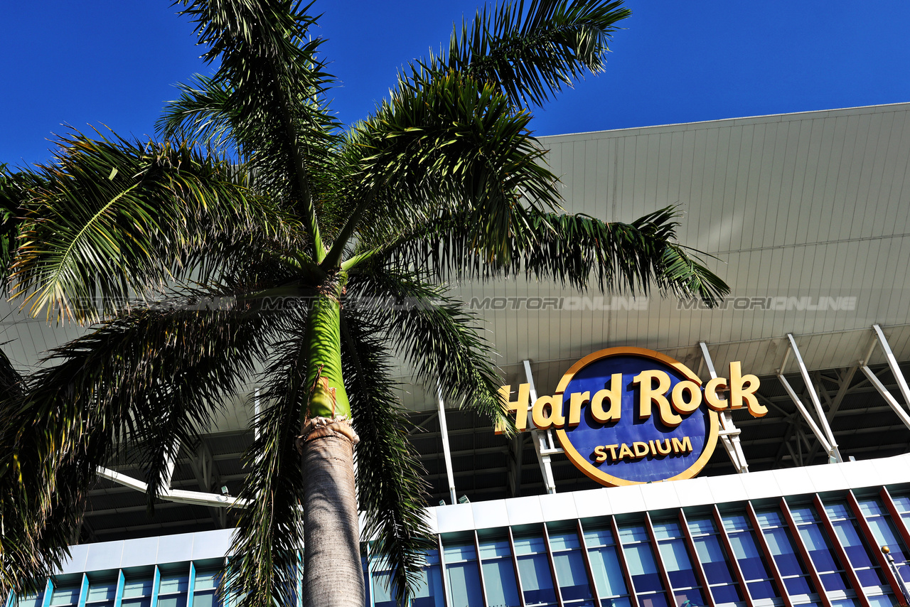 GP MIAMI, Circuit Atmosfera - Hard Rock Stadium / Paddock.

02.05.2024. Formula 1 World Championship, Rd 6, Miami Grand Prix, Miami, Florida, USA, Preparation Day.

- www.xpbimages.com, EMail: requests@xpbimages.com © Copyright: Moy / XPB Images