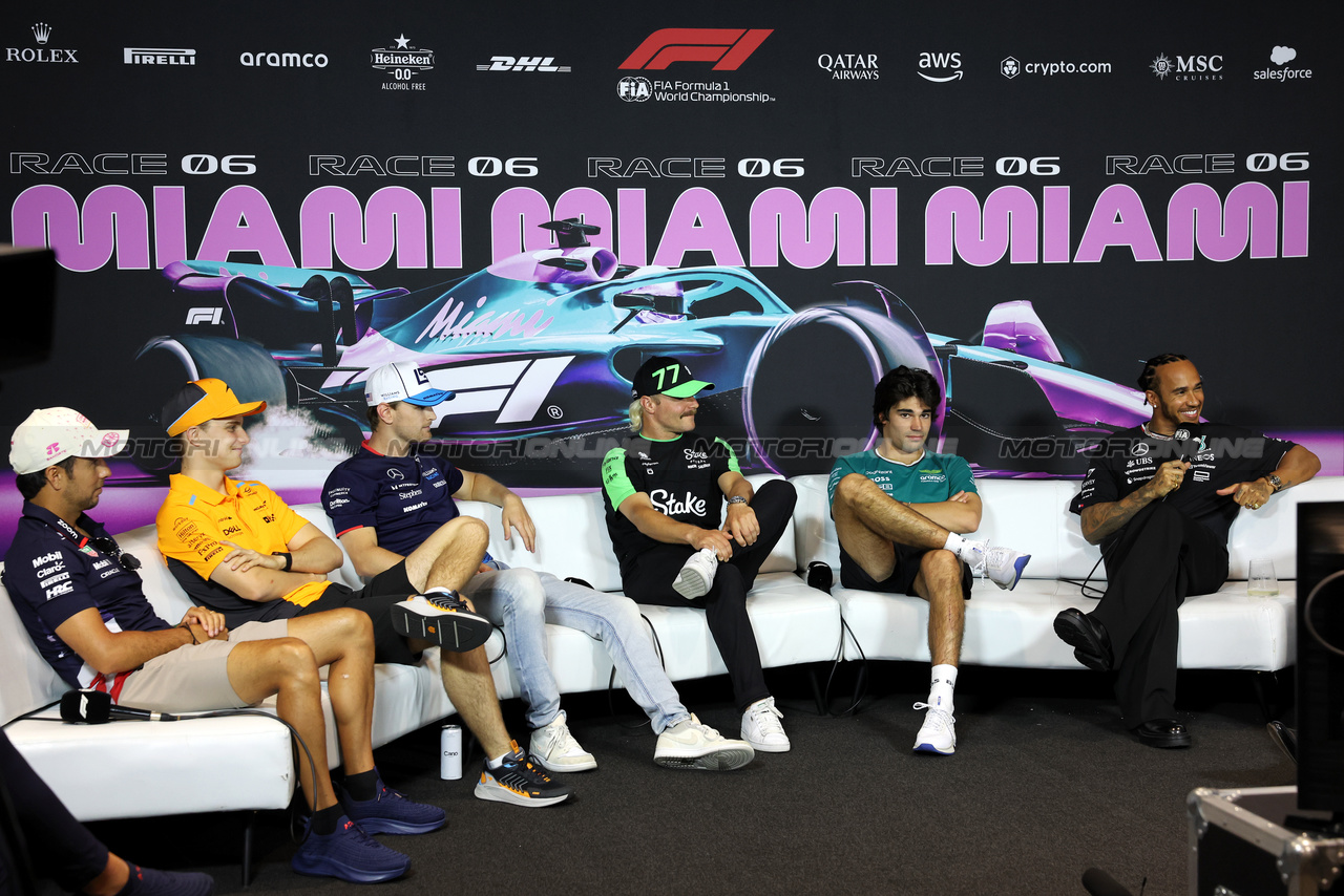 GP MIAMI, (L to R): Sergio Perez (MEX) Red Bull Racing; Oscar Piastri (AUS) McLaren; Logan Sargeant (USA) Williams Racing; Valtteri Bottas (FIN) Sauber; Lance Stroll (CDN) Aston Martin F1 Team; e Lewis Hamilton (GBR) Mercedes AMG F1, in the FIA Press Conference.

02.05.2024. Formula 1 World Championship, Rd 6, Miami Grand Prix, Miami, Florida, USA, Preparation Day.

- www.xpbimages.com, EMail: requests@xpbimages.com © Copyright: Bearne / XPB Images