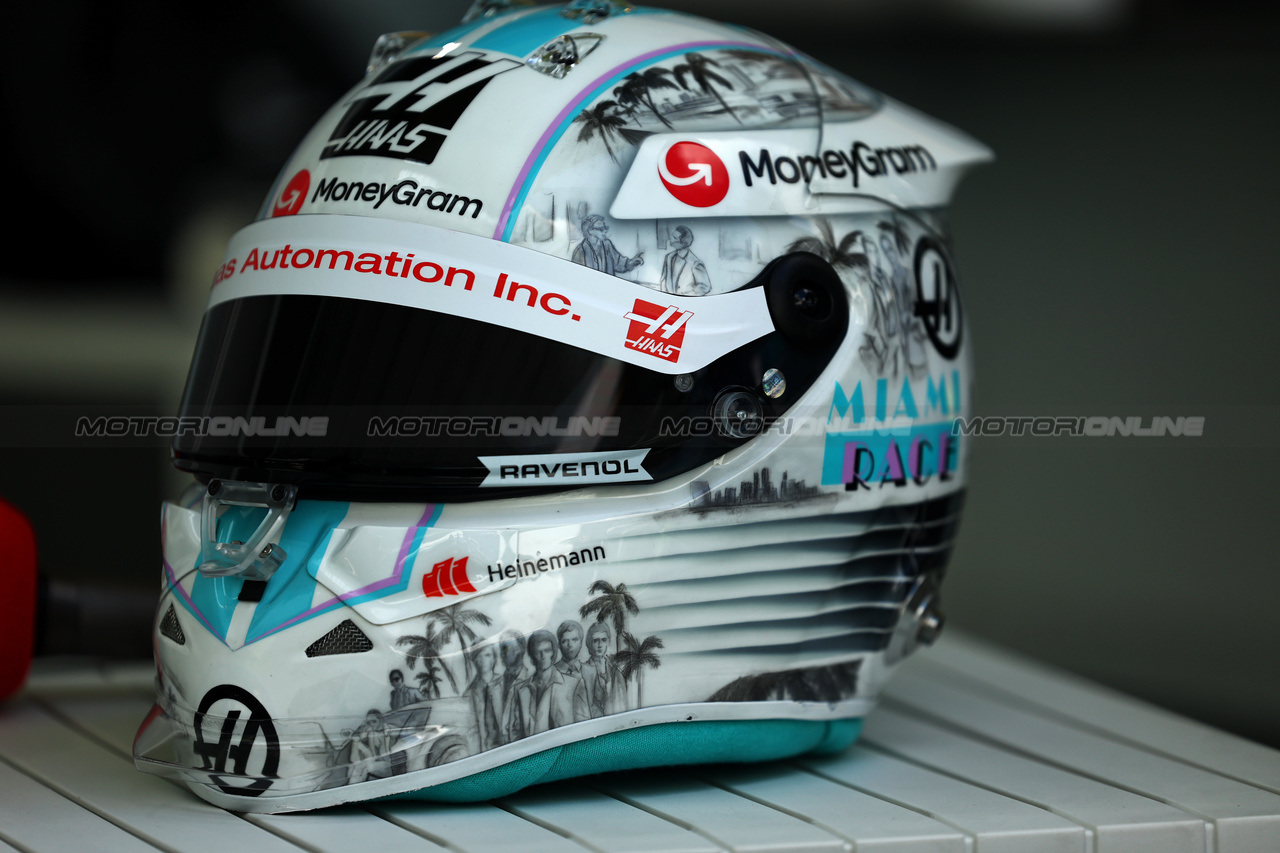 GP MIAMI, The helmet of Nico Hulkenberg (GER) Haas F1 Team.

02.05.2024. Formula 1 World Championship, Rd 6, Miami Grand Prix, Miami, Florida, USA, Preparation Day.

 - www.xpbimages.com, EMail: requests@xpbimages.com © Copyright: Staley / XPB Images