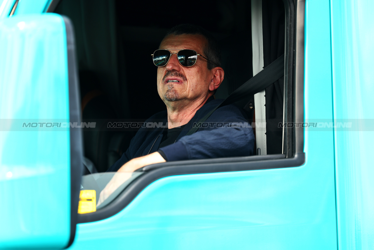 GP MIAMI, Guenther Steiner (ITA) RTL F1 TV Presenter.

02.05.2024. Formula 1 World Championship, Rd 6, Miami Grand Prix, Miami, Florida, USA, Preparation Day.

 - www.xpbimages.com, EMail: requests@xpbimages.com © Copyright: Staley / XPB Images