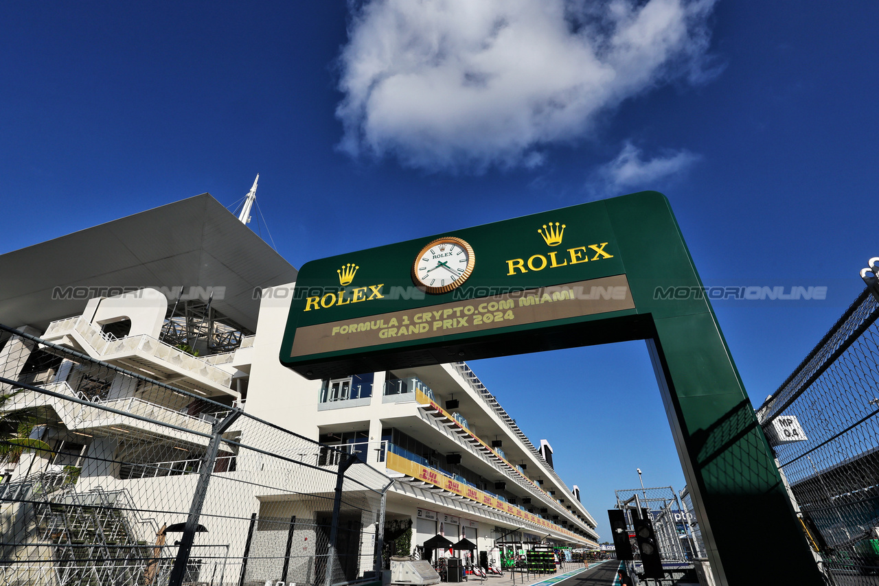 GP MIAMI, Circuit Atmosfera - Rolex clock in the pits.

02.05.2024. Formula 1 World Championship, Rd 6, Miami Grand Prix, Miami, Florida, USA, Preparation Day.

- www.xpbimages.com, EMail: requests@xpbimages.com © Copyright: Moy / XPB Images