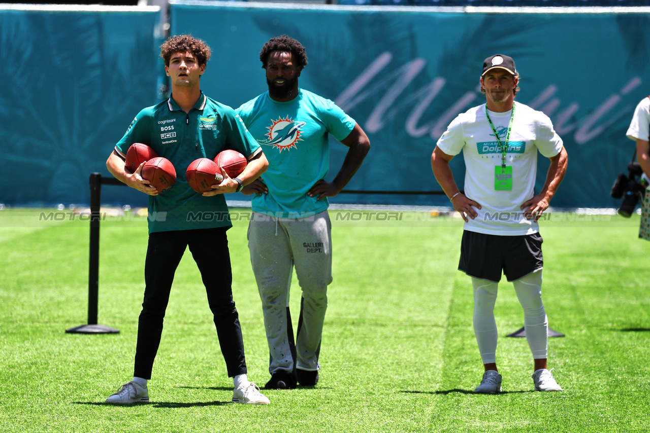 GP MIAMI, Paddock Atmosfera - American football.

02.05.2024. Formula 1 World Championship, Rd 6, Miami Grand Prix, Miami, Florida, USA, Preparation Day.

- www.xpbimages.com, EMail: requests@xpbimages.com © Copyright: Moy / XPB Images