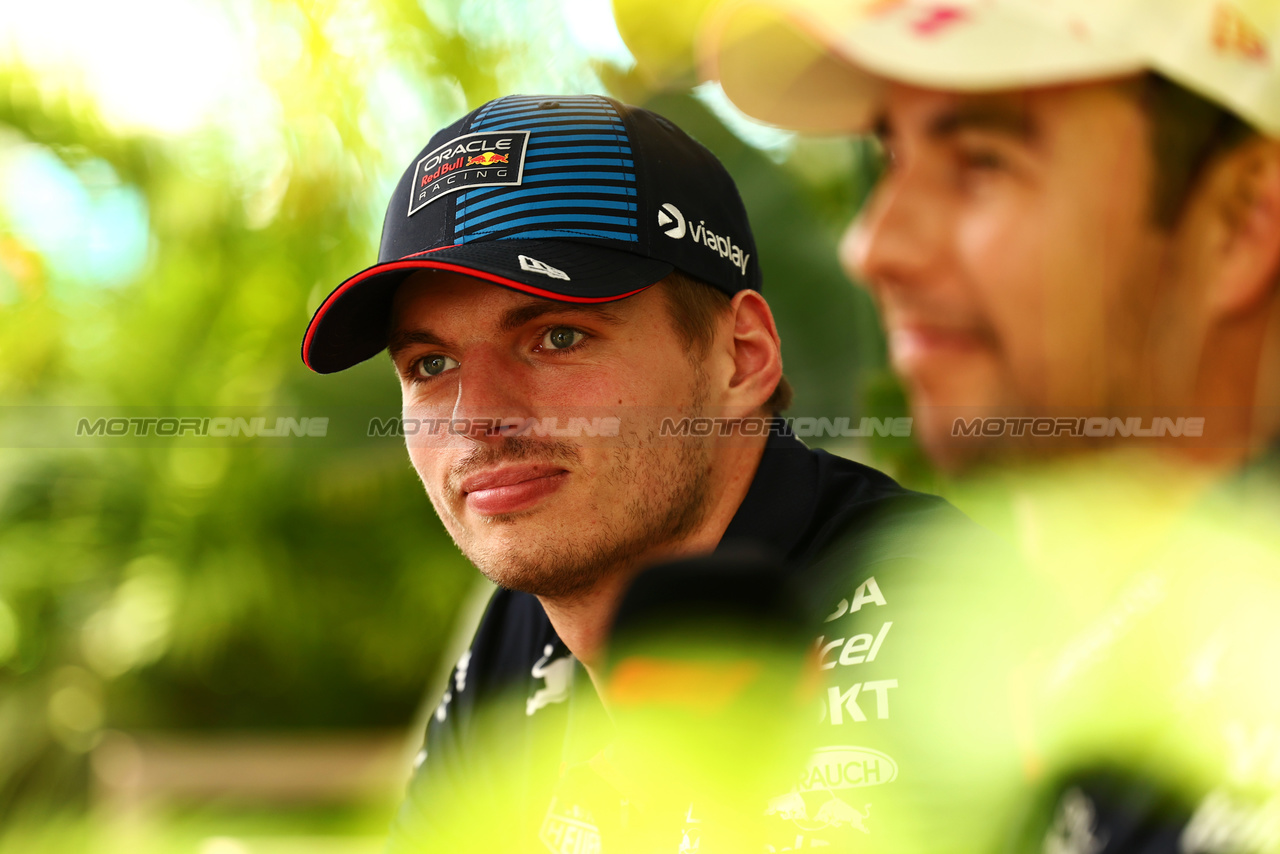 GP MIAMI, Max Verstappen (NLD) Red Bull Racing e Sergio Perez (MEX) Red Bull Racing.

02.05.2024. Formula 1 World Championship, Rd 6, Miami Grand Prix, Miami, Florida, USA, Preparation Day.

 - www.xpbimages.com, EMail: requests@xpbimages.com © Copyright: Staley / XPB Images